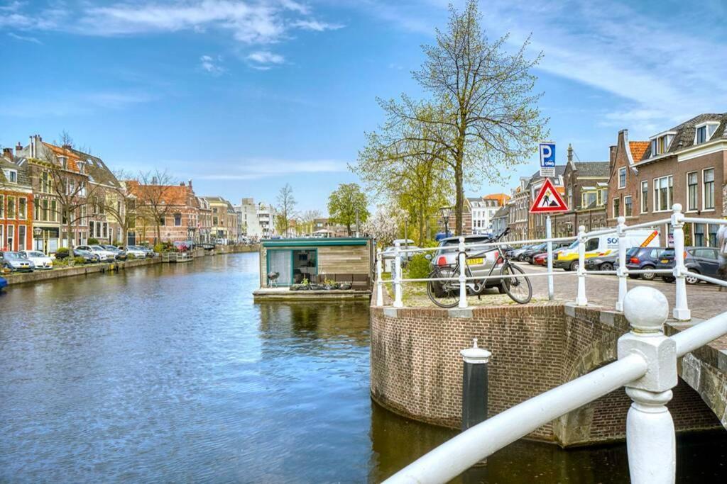 Beautiful Houseboat In The Centre Of Leiden Exterior photo